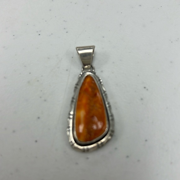 Vintage Spiny Oyster pendant in a Sterling silver by R Tom - Picture 10 of 10